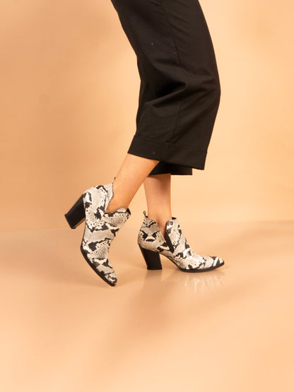 BOTINES ISABELLA M07 II PITON NEGRO